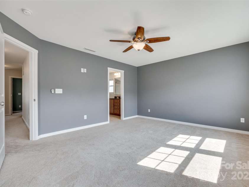 365 Battery Circle, Clover, SC 29710.  MLS# CAR4276066, YatesRealty ID 26724. 