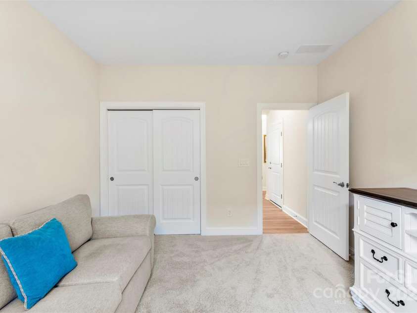 6172 Raven Rock Drive, Denver, NC 28037.  MLS# CAR4278652, YatesRealty ID 26726. 