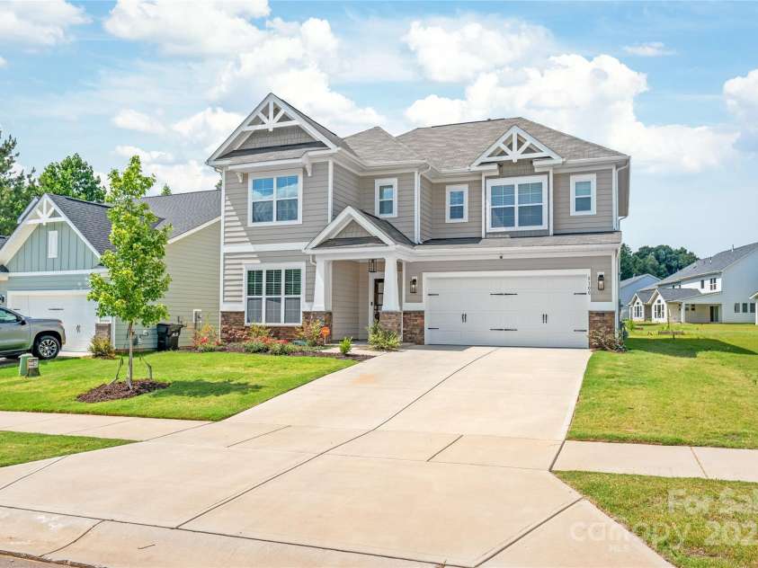 8100 Rolling Wheels Road, Charlotte, NC 28215.  MLS# CAR4278554, YatesRealty ID 26727. 