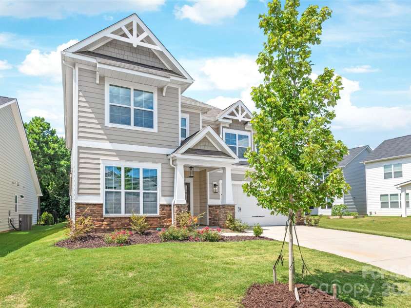 8100 Rolling Wheels Road, Charlotte, NC 28215.  MLS# CAR4278554, YatesRealty ID 26727. 