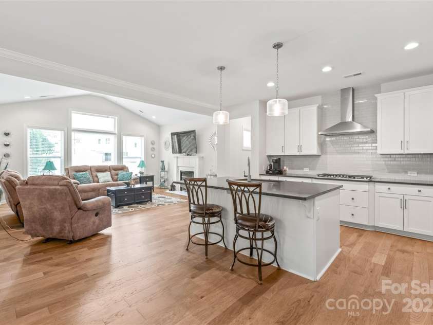 8100 Rolling Wheels Road, Charlotte, NC 28215.  MLS# CAR4278554, YatesRealty ID 26727. 