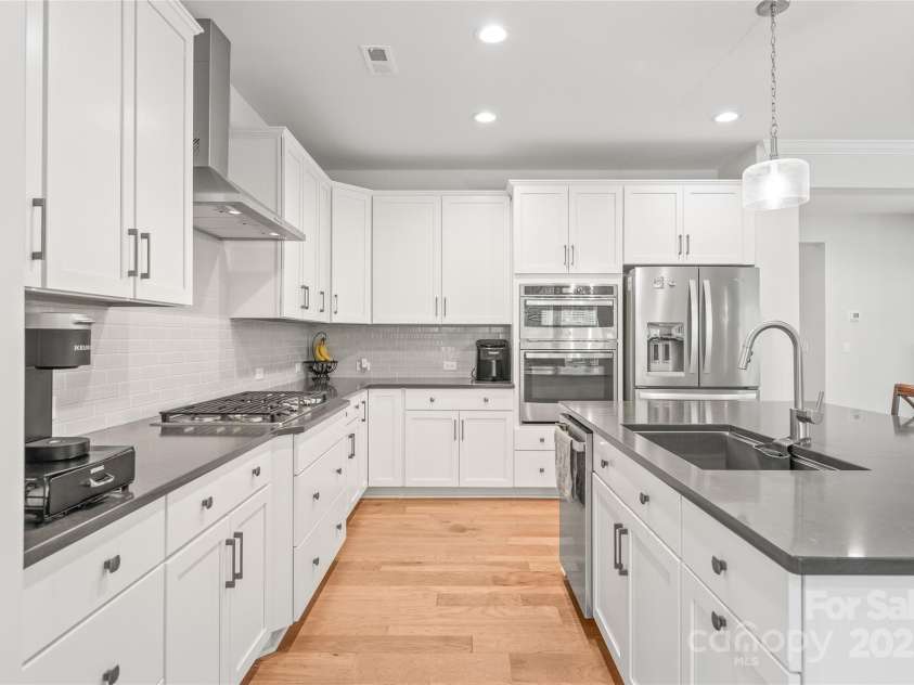 8100 Rolling Wheels Road, Charlotte, NC 28215.  MLS# CAR4278554, YatesRealty ID 26727. 