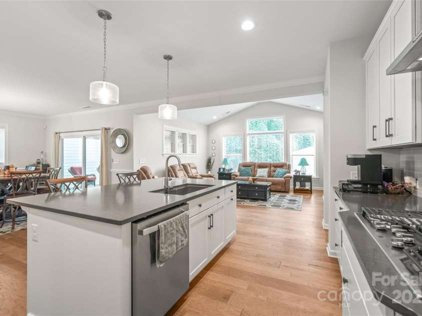 8100 Rolling Wheels Road, Charlotte, NC 28215.  MLS# CAR4278554, YatesRealty ID 26727. 