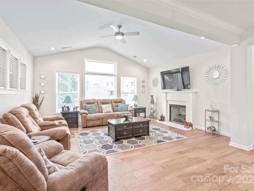 8100 Rolling Wheels Road, Charlotte, NC 28215.  MLS# CAR4278554, YatesRealty ID 26727. 