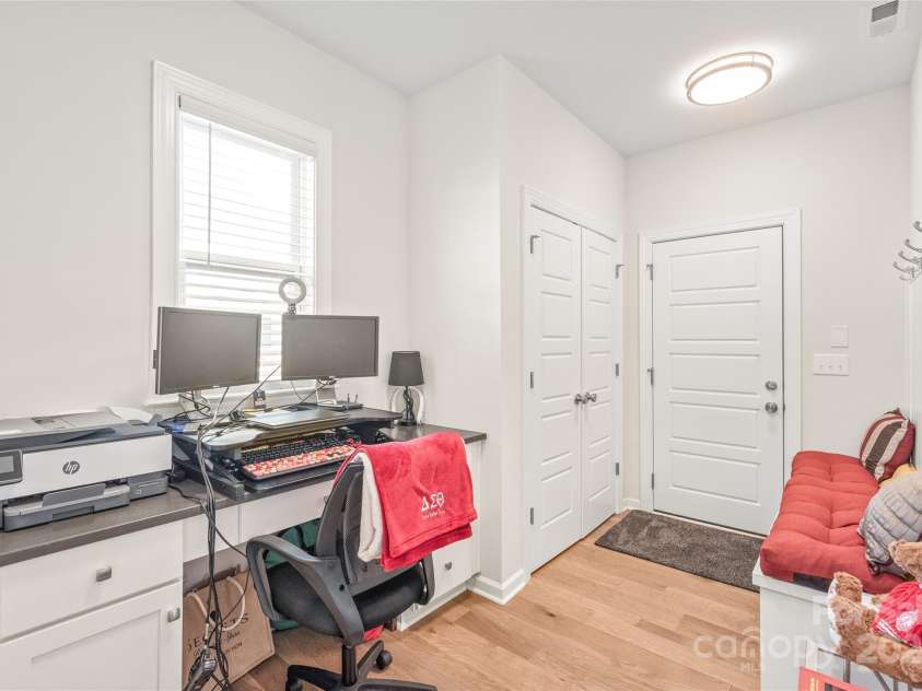 8100 Rolling Wheels Road, Charlotte, NC 28215.  MLS# CAR4278554, YatesRealty ID 26727. 