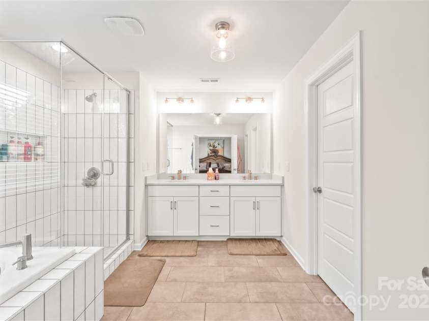 8100 Rolling Wheels Road, Charlotte, NC 28215.  MLS# CAR4278554, YatesRealty ID 26727. 