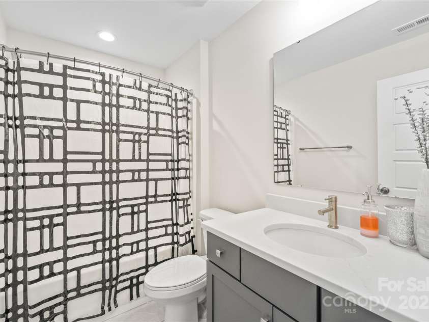 8100 Rolling Wheels Road, Charlotte, NC 28215.  MLS# CAR4278554, YatesRealty ID 26727. 