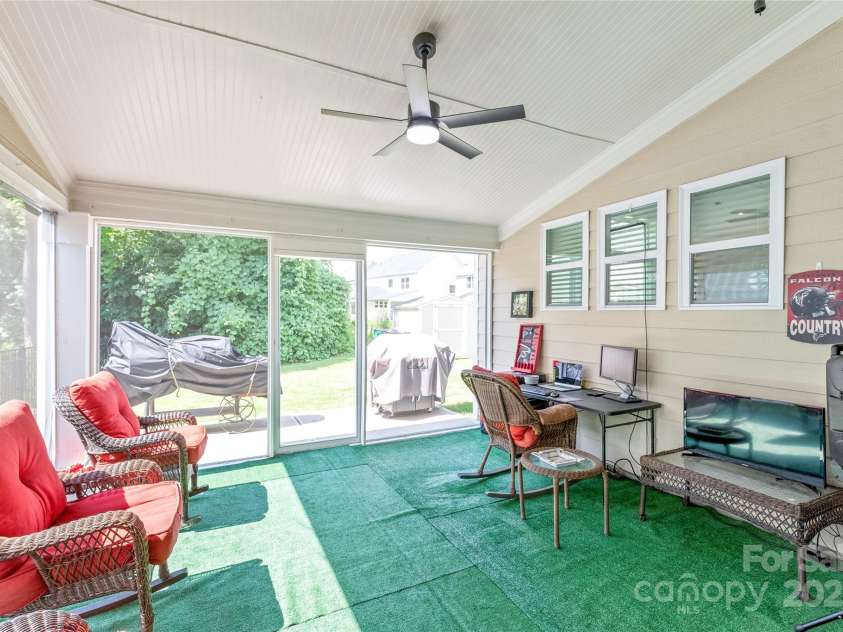 8100 Rolling Wheels Road, Charlotte, NC 28215.  MLS# CAR4278554, YatesRealty ID 26727. 