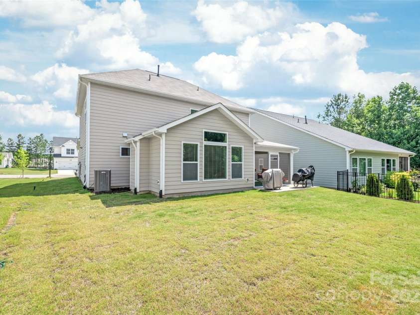 8100 Rolling Wheels Road, Charlotte, NC 28215.  MLS# CAR4278554, YatesRealty ID 26727. 