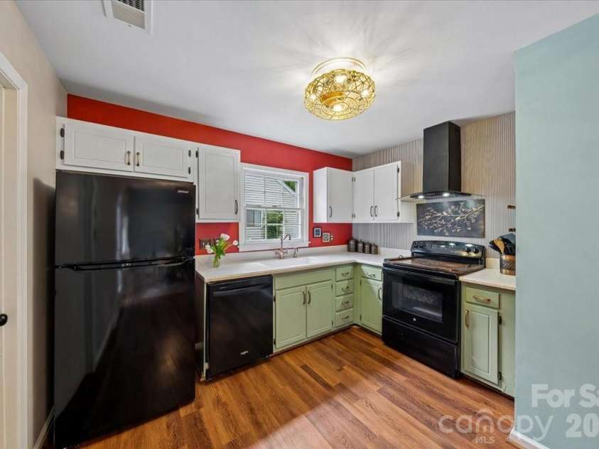 1005 Pinafore Drive, Charlotte, NC 28212.  MLS# CAR4380838, YatesRealty ID 26728. 