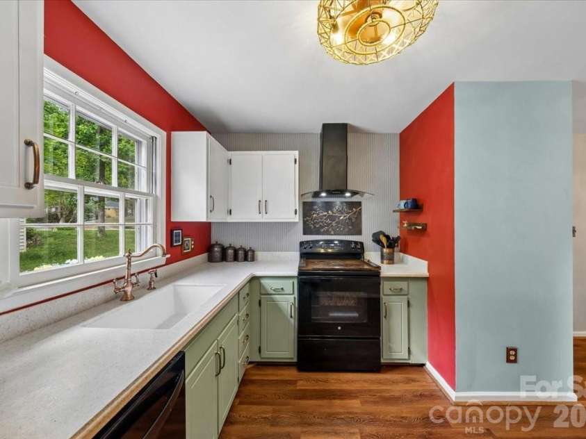 1005 Pinafore Drive, Charlotte, NC 28212.  MLS# CAR4380838, YatesRealty ID 26728. 