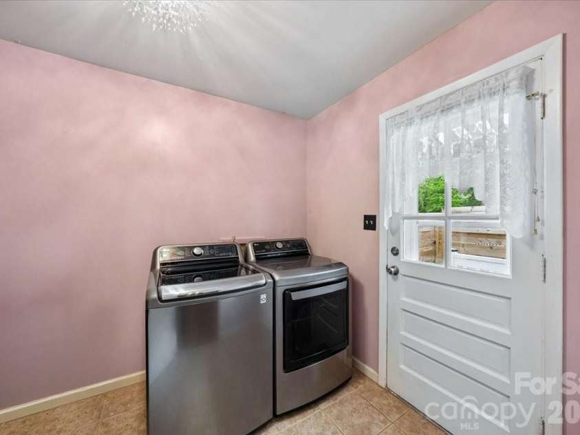 1005 Pinafore Drive, Charlotte, NC 28212.  MLS# CAR4380838, YatesRealty ID 26728. 