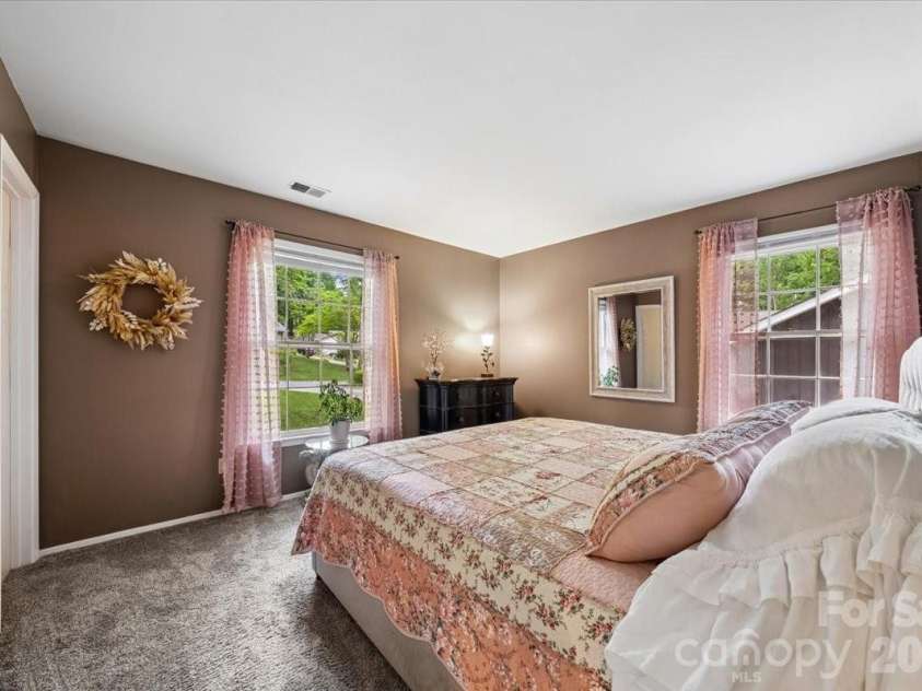 1005 Pinafore Drive, Charlotte, NC 28212.  MLS# CAR4380838, YatesRealty ID 26728. 