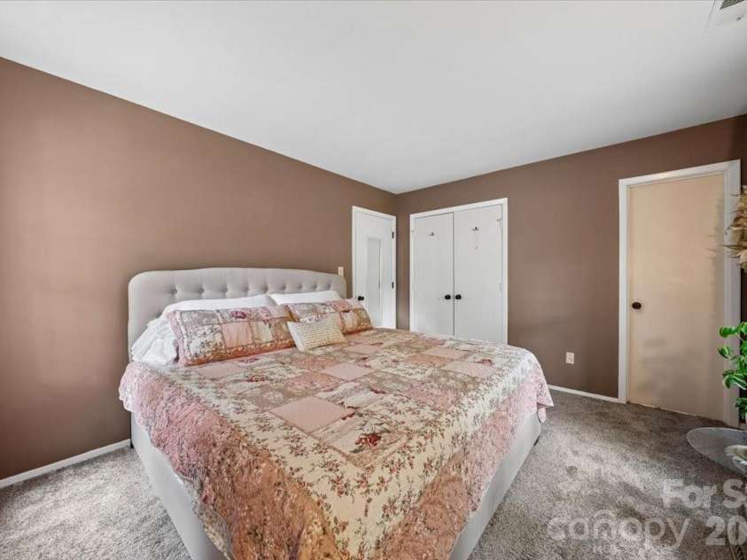 1005 Pinafore Drive, Charlotte, NC 28212.  MLS# CAR4380838, YatesRealty ID 26728. 