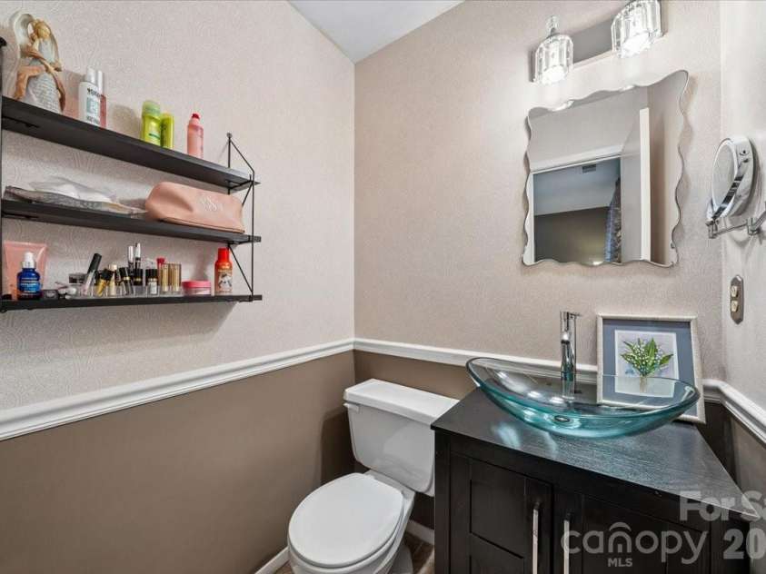 1005 Pinafore Drive, Charlotte, NC 28212.  MLS# CAR4380838, YatesRealty ID 26728. 