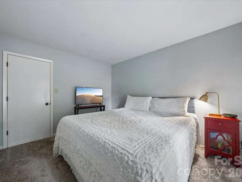 1005 Pinafore Drive, Charlotte, NC 28212.  MLS# CAR4380838, YatesRealty ID 26728. 