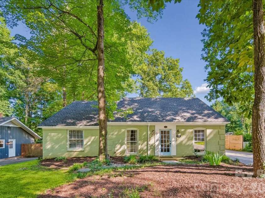 1005 Pinafore Drive, Charlotte, NC 28212.  MLS# CAR4380838, YatesRealty ID 26728. 