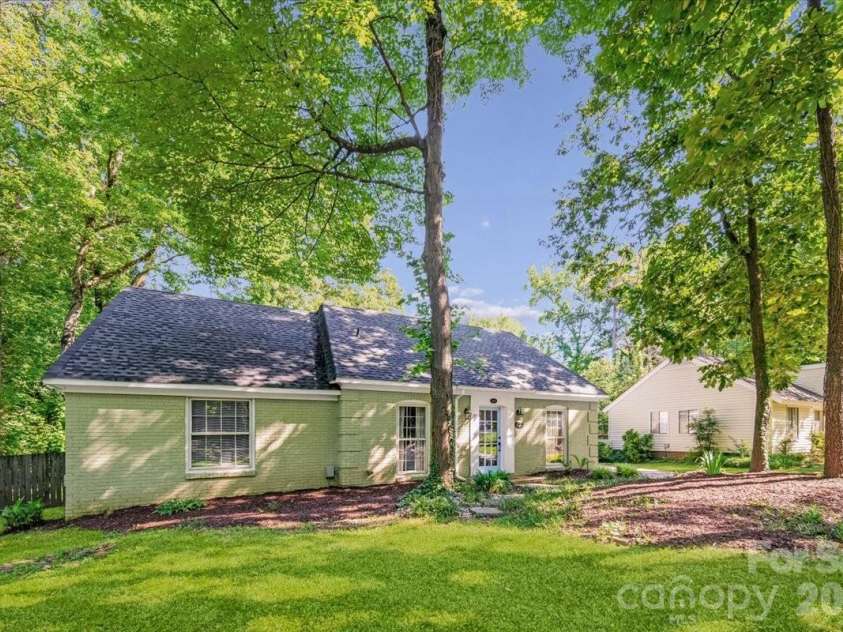 1005 Pinafore Drive, Charlotte, NC 28212.  MLS# CAR4380838, YatesRealty ID 26728. 