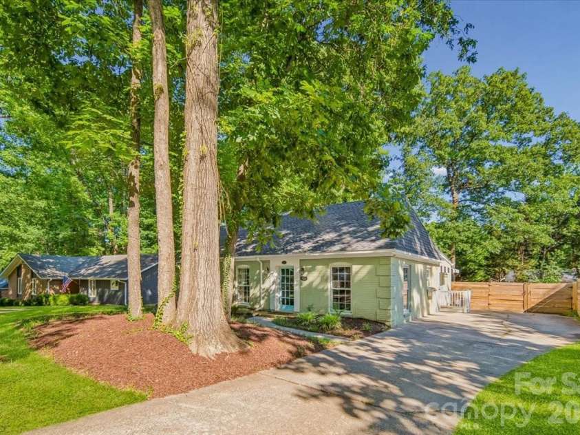 1005 Pinafore Drive, Charlotte, NC 28212.  MLS# CAR4380838, YatesRealty ID 26728. 