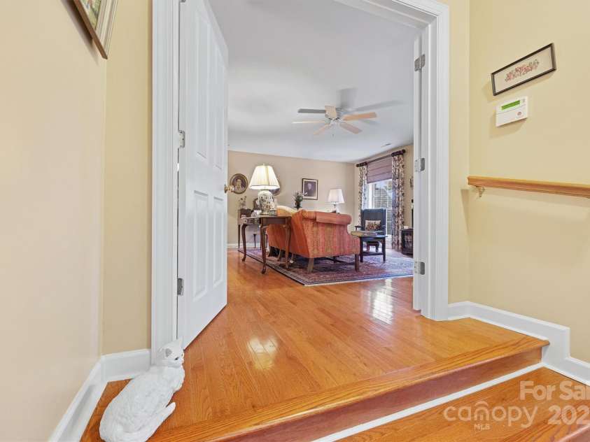 16308 Crystal Downs Lane, Charlotte, NC 28278.  MLS# CAR4326108, YatesRealty ID 2673. 2nd Bonus Entrance