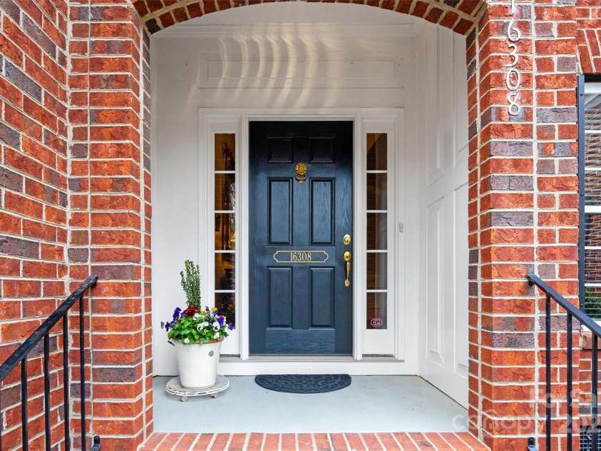 16308 Crystal Downs Lane, Charlotte, NC 28278.  MLS# CAR4326108, YatesRealty ID 2673. 