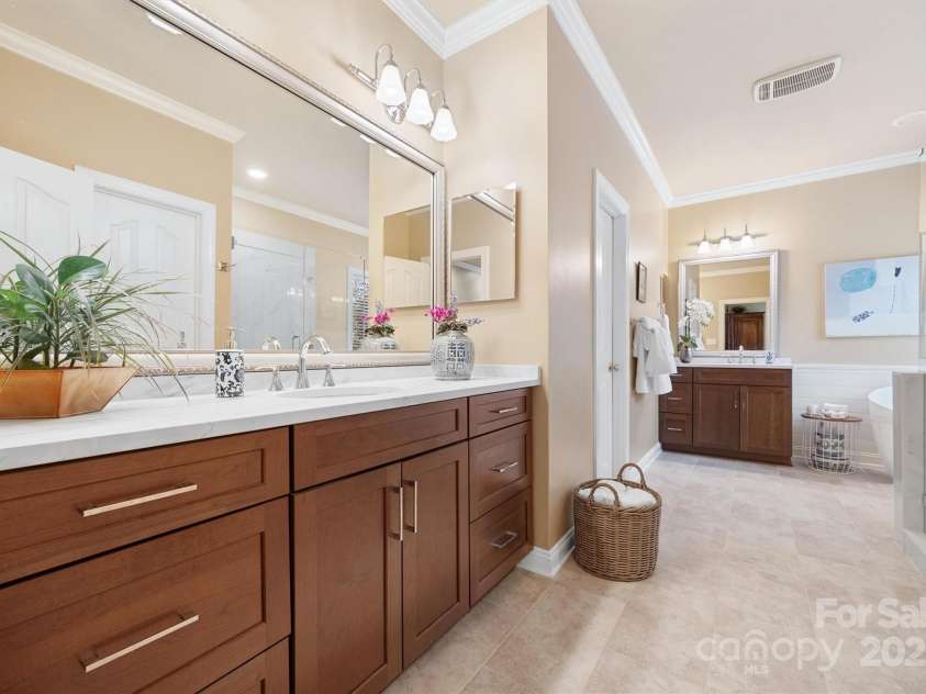 16308 Crystal Downs Lane, Charlotte, NC 28278.  MLS# CAR4326108, YatesRealty ID 2673. 