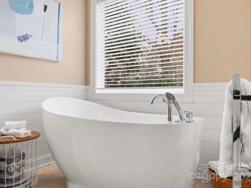 16308 Crystal Downs Lane, Charlotte, NC 28278.  MLS# CAR4326108, YatesRealty ID 2673. 