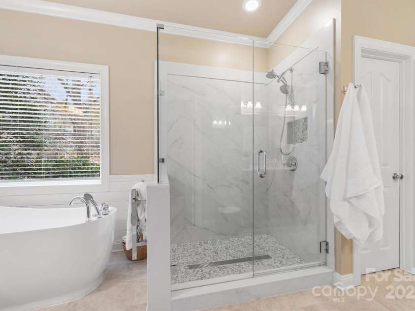 16308 Crystal Downs Lane, Charlotte, NC 28278.  MLS# CAR4326108, YatesRealty ID 2673. 