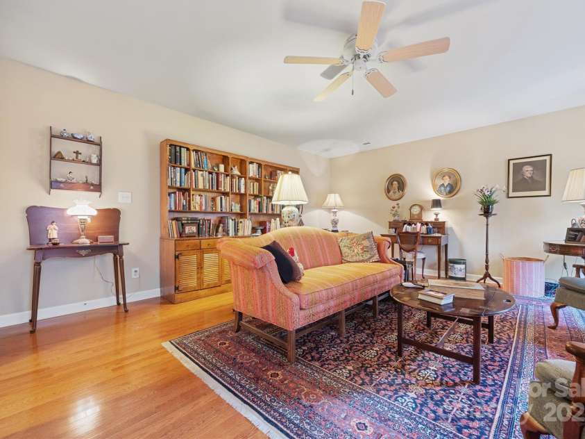 16308 Crystal Downs Lane, Charlotte, NC 28278.  MLS# CAR4326108, YatesRealty ID 2673. 