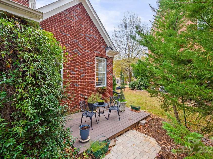 16308 Crystal Downs Lane, Charlotte, NC 28278.  MLS# CAR4326108, YatesRealty ID 2673. 