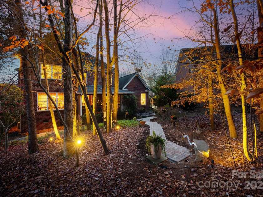 16308 Crystal Downs Lane, Charlotte, NC 28278.  MLS# CAR4326108, YatesRealty ID 2673. 