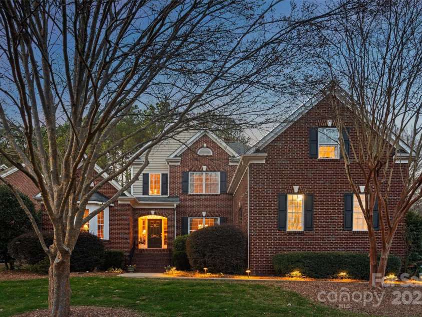16308 Crystal Downs Lane, Charlotte, NC 28278.  MLS# CAR4326108, YatesRealty ID 2673. 