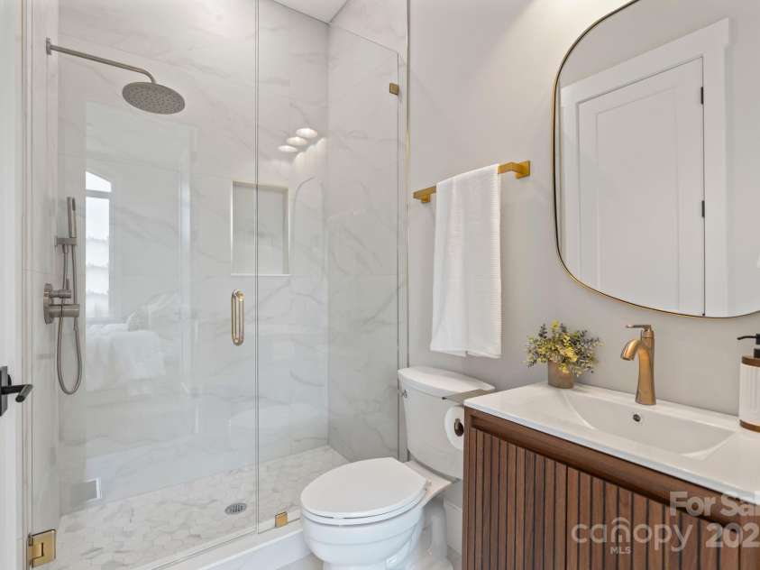 407 Crepe Myrtle Lane, Weddington, NC 28104.  MLS# CAR4200048, YatesRealty ID 2673. Guest Suite Bath