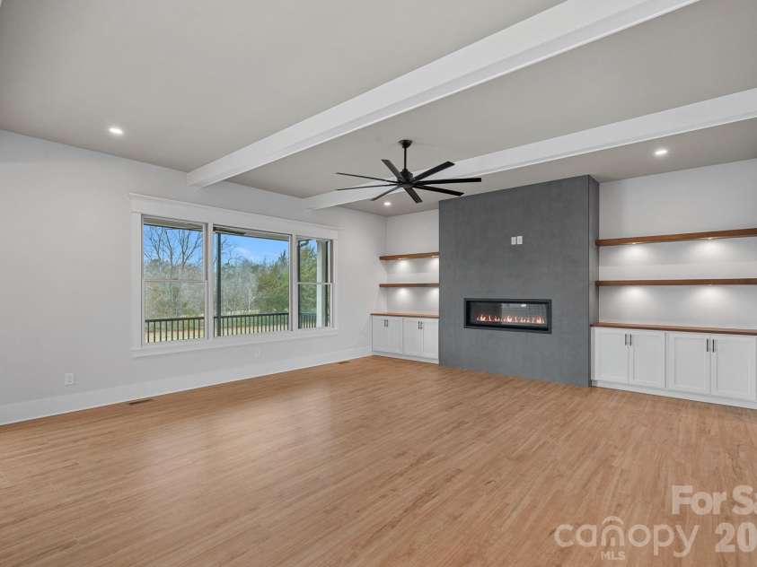 111 Monbo Meadows Lane, Statesville, NC 28677.  MLS# CAR4336887, YatesRealty ID 26730. Built ins.