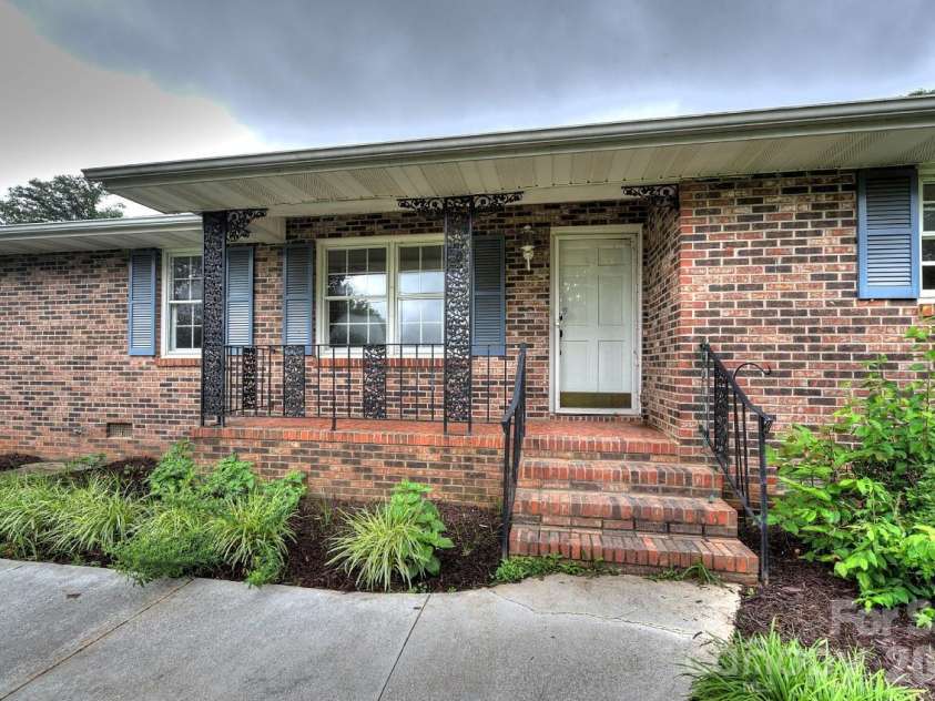 1195 Holly Springs Road, Lyman, SC 29365.  MLS# CAR4387941, YatesRealty ID 26730. Front Porch