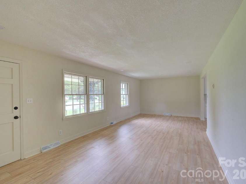 1195 Holly Springs Road, Lyman, SC 29365.  MLS# CAR4387941, YatesRealty ID 26730. Great Room