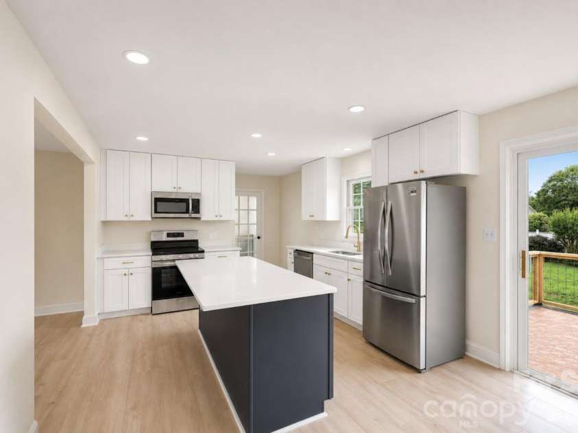 1195 Holly Springs Road, Lyman, SC 29365.  MLS# CAR4387941, YatesRealty ID 26730. Kitchen