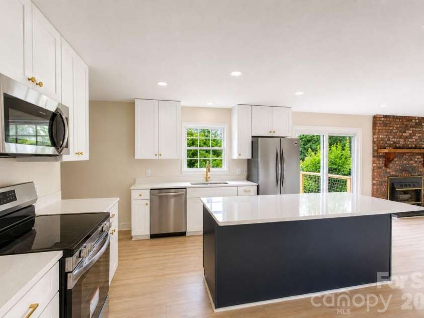 1195 Holly Springs Road, Lyman, SC 29365.  MLS# CAR4387941, YatesRealty ID 26730. Kitchen