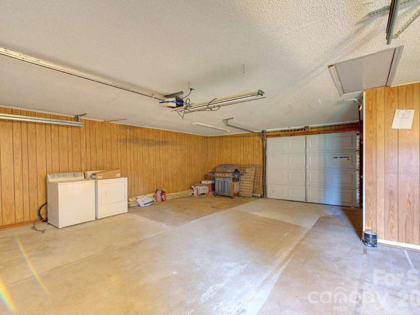 1195 Holly Springs Road, Lyman, SC 29365.  MLS# CAR4387941, YatesRealty ID 26730. Oversized garage
