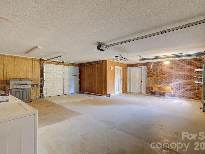 1195 Holly Springs Road, Lyman, SC 29365.  MLS# CAR4387941, YatesRealty ID 26730. Oversized garage