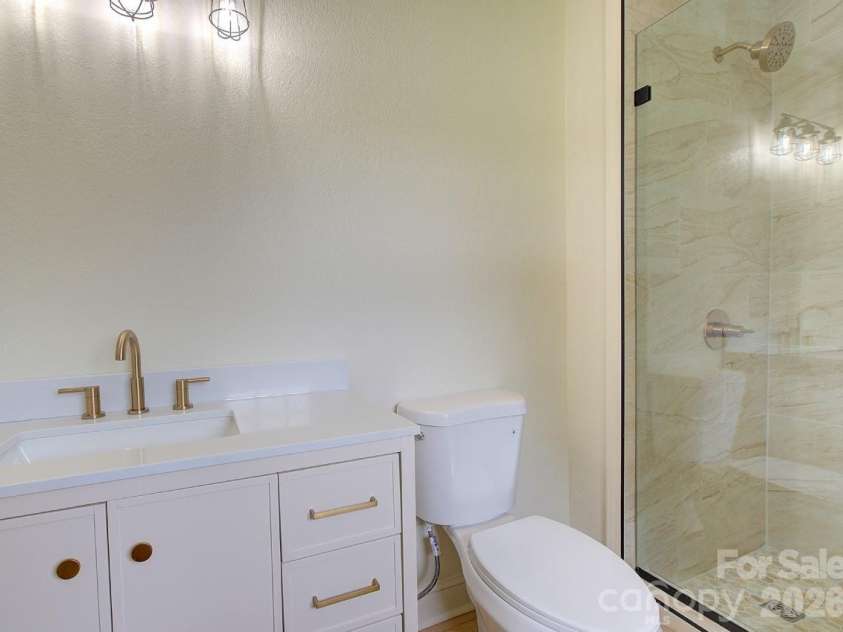1195 Holly Springs Road, Lyman, SC 29365.  MLS# CAR4387941, YatesRealty ID 26730. Primary Bath