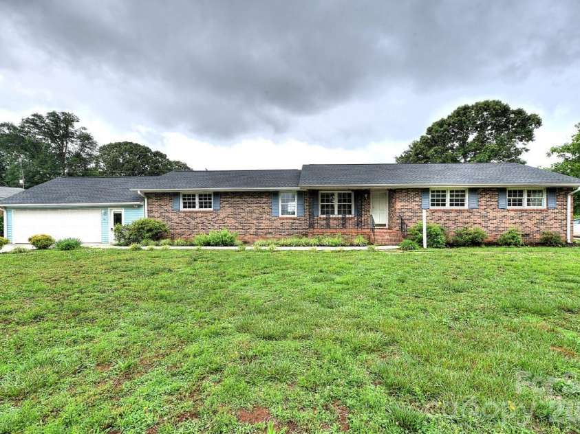 1195 Holly Springs Road, Lyman, SC 29365.  MLS# CAR4387941, YatesRealty ID 26730. View from street