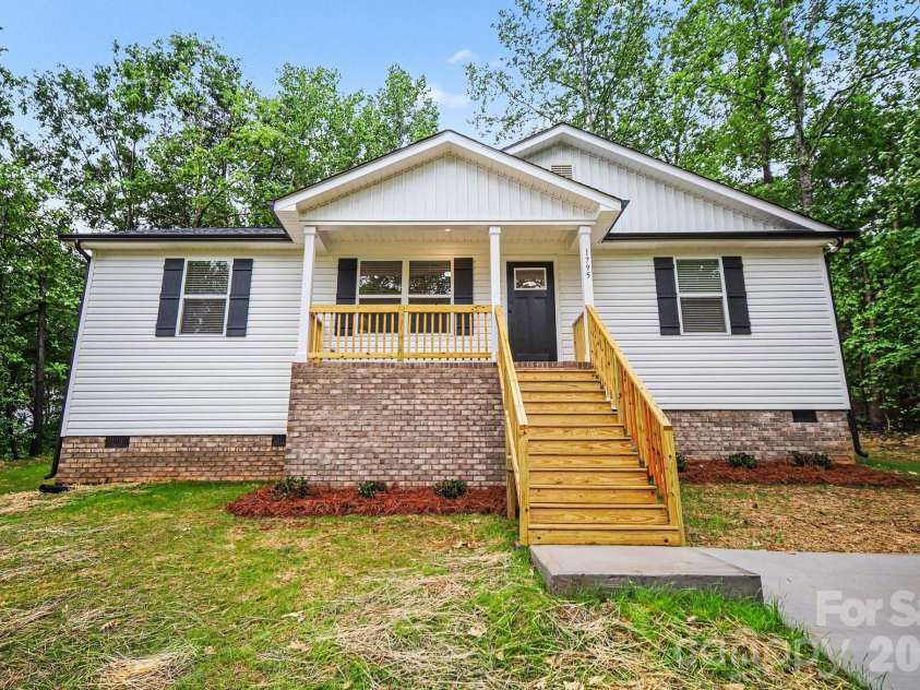 1795 Union Street, Maiden, NC 28650.  MLS# CAR4386084, YatesRealty ID 26731. 