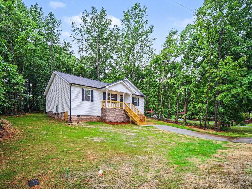 1795 Union Street, Maiden, NC 28650.  MLS# CAR4386084, YatesRealty ID 26731. 
