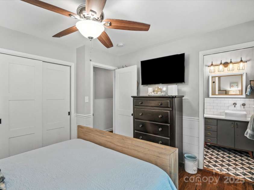 102 Ridge Avenue, Clover, SC 29710.  MLS# CAR4281882, YatesRealty ID 26732. 