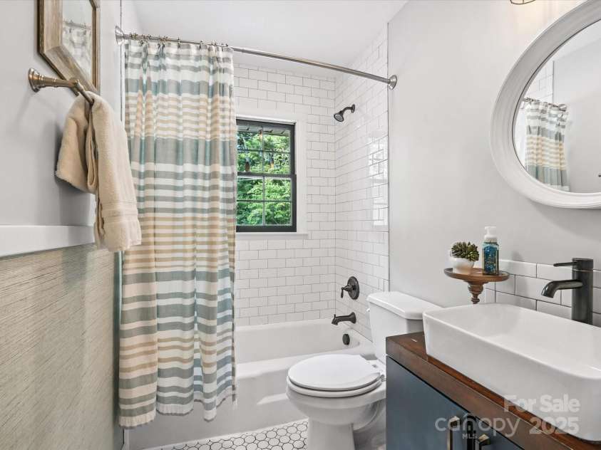 102 Ridge Avenue, Clover, SC 29710.  MLS# CAR4281882, YatesRealty ID 26732. 