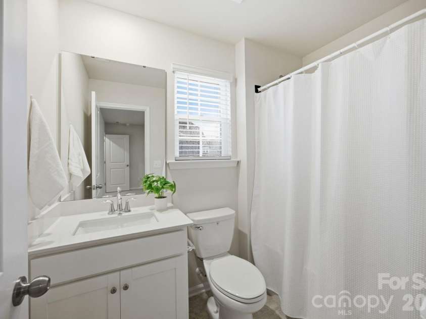 234 Hamptons Cove Road, Troutman, NC 28166.  MLS# CAR4386490, YatesRealty ID 26733. Ensuite Full Bathroom