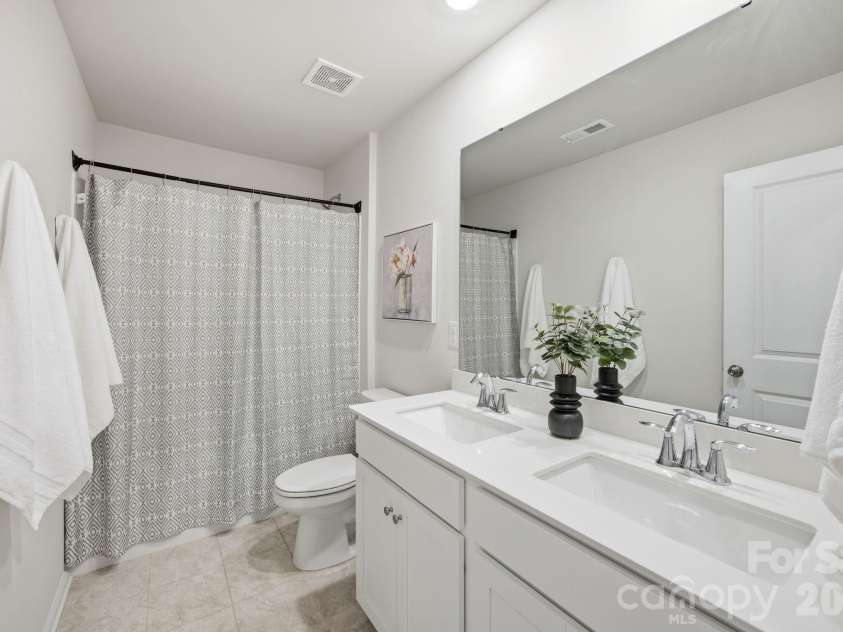 234 Hamptons Cove Road, Troutman, NC 28166.  MLS# CAR4386490, YatesRealty ID 26733. Upstairs Full Bath