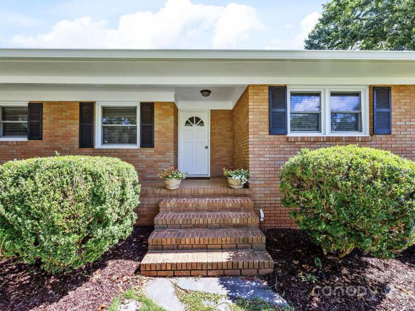 525 Julia Avenue, Belmont, NC 28012.  MLS# CAR4281678, YatesRealty ID 26734. 