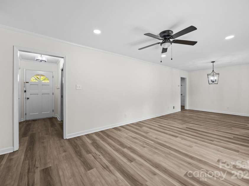 525 Julia Avenue, Belmont, NC 28012.  MLS# CAR4281678, YatesRealty ID 26734. 